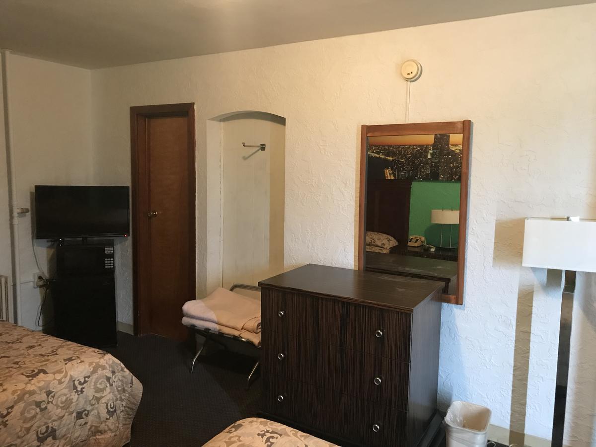Fiesta Motel Понтиак Экстерьер фото