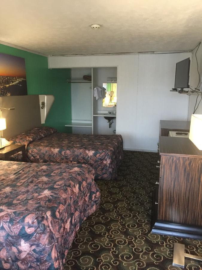 Fiesta Motel Понтиак Экстерьер фото